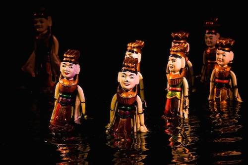 Múa rối nước kể lại những câu chuyện cổ nổi tiếng ở Việt Nam. Ảnh: Charles Chan.