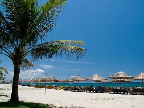 Bãi biển Cửa Đại được đánh giá có chi phí rẻ nhất thế giới