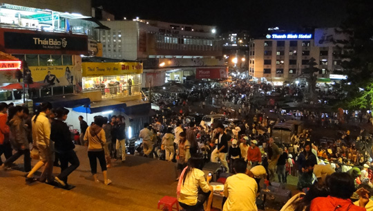 Chợ Âm Phủ - khu ẩm thực đêm ở Đà Lạt