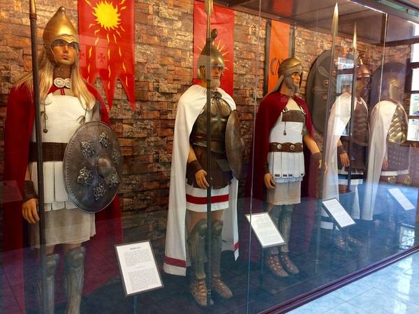Vũ khí và trang phục của quân đội Hoplite huyền thoại (góc trái)
