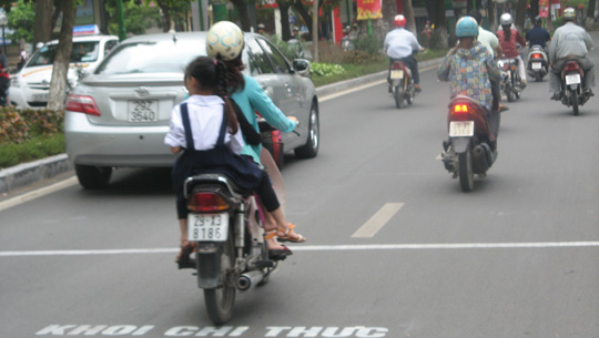 Đi xe máy ở Hà Nội