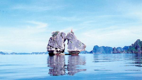 Vịnh Hạ Long lọt top 10 vùng nước đẹp nhất thế giới