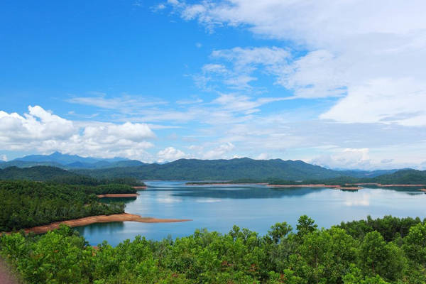 Hồ Phú Ninh – hòn ngọc xanh giữa miền Trung khắc nghiệt
