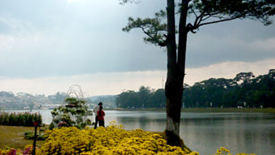 Hồ Xuân Hương lúc hoàng hôn