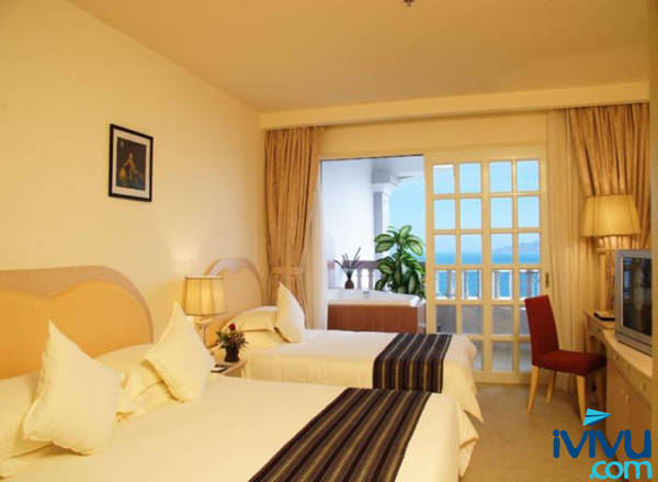 Sunrise Beach Resort Nha Trang có các phòng đều có ban công riêng hướng biển, bao quát toàn cảnh vịnh Nha Trang xinh đẹp. Ảnh: ST