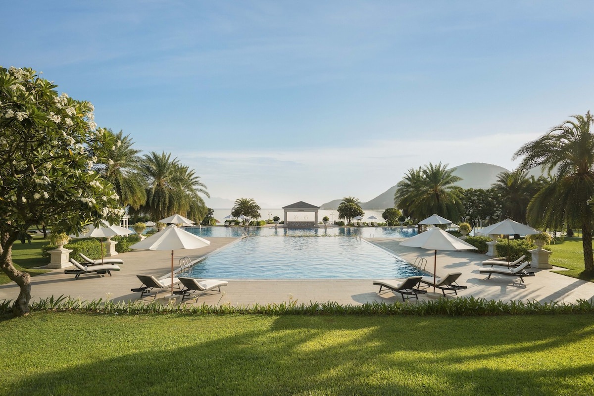 Deal tốt giá hời cho kỳ nghỉ cuối năm tại Nha Trang Marriott Resort & Spa, Hòn Tre Island
