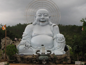 Tượng Phật cười ở chùa Linh Ẩn