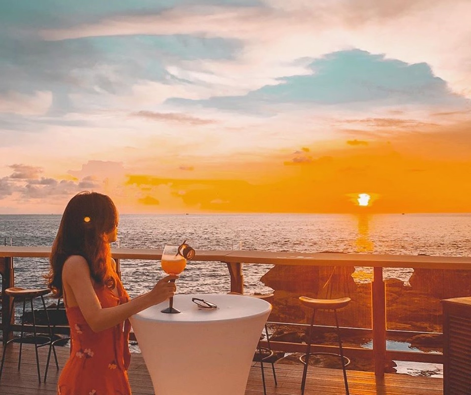 Top 9 quán bar Phú Quốc view biển dành cho bạn chill hết nấc