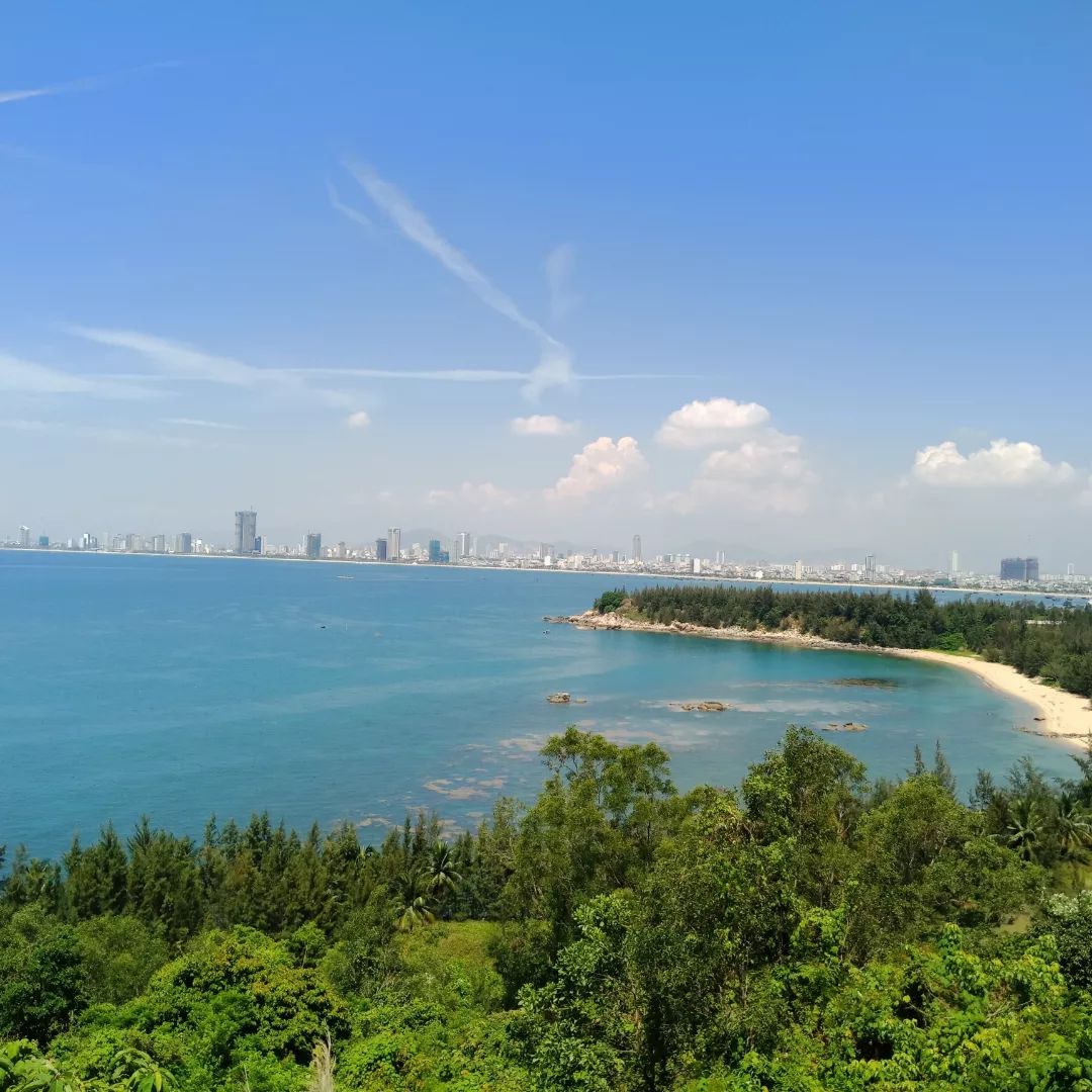 Khung cảnh nhìn từ bán đảo Sơn Trà.