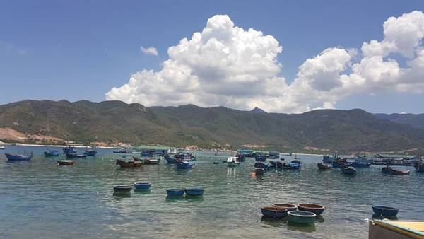 Khung cảnh yên bình tại đảo Bình Hưng.