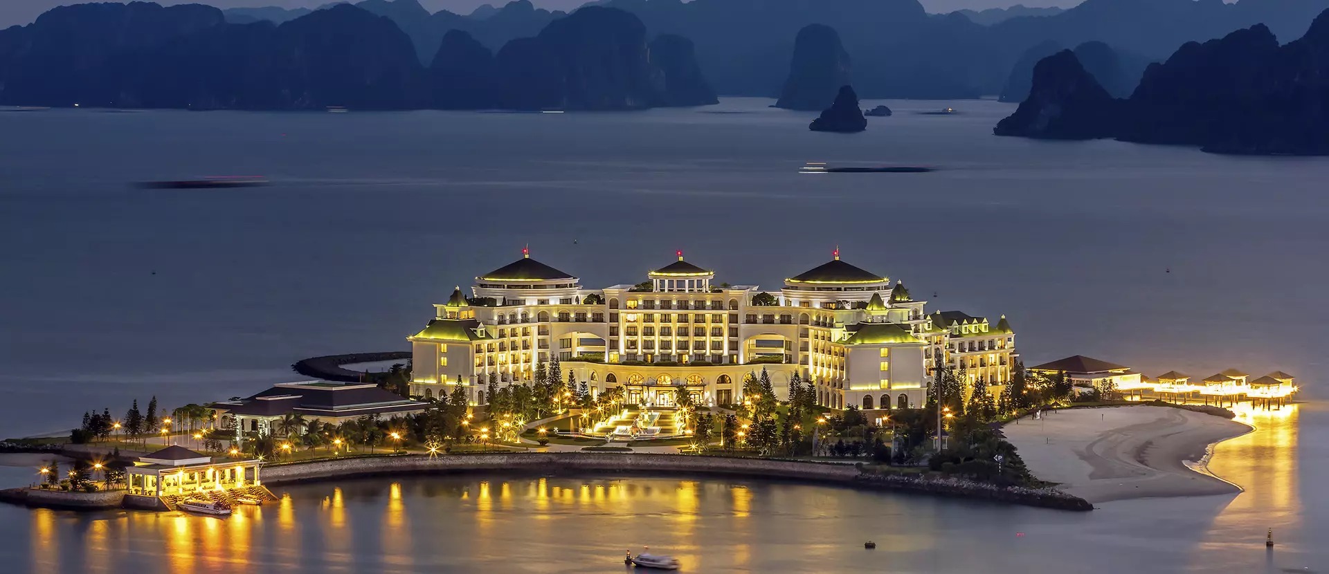 Vinpearl Resort & Spa Hạ Long – “Hòn đảo lâu đài” giữa Vịnh Hạ Long