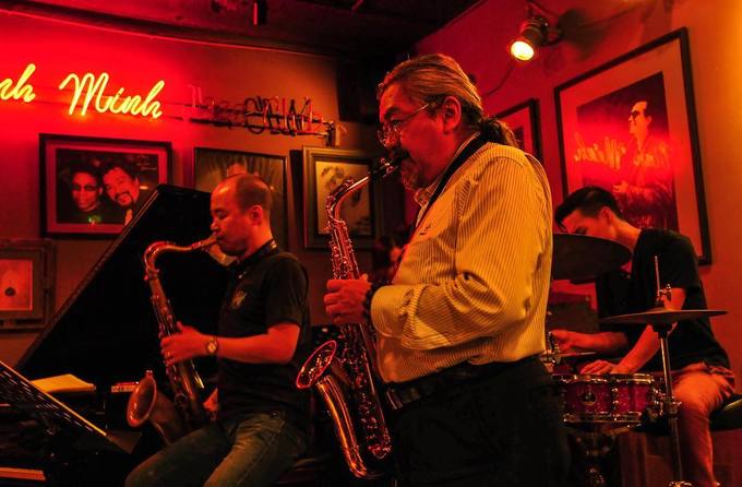 Quán bar nhạc Jazz tại Hà Nội về đêm