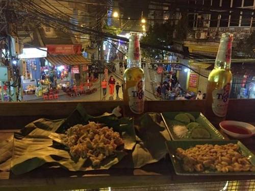 Bia cỏ Tạ Hiện Hà Nội sôi động