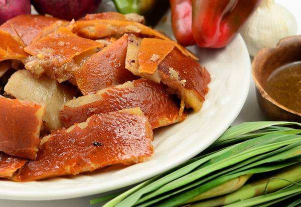 Lechon - đặc sản Philippines nướng nguyên con