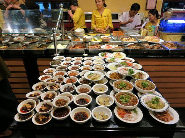 Cà ri Miến Điện: Cà ri là trung tâm của món này
