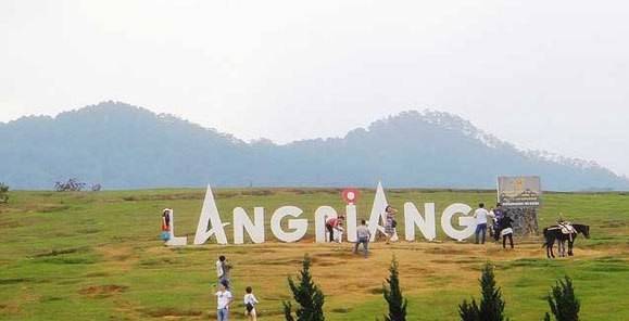 Núi Langbiang - điểm đến Đà Lạt thu hút du khách dã ngoại