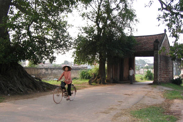 Cổng ở làng cổ Đường Lâm (Hà Nội). Ảnh: Linh Hương