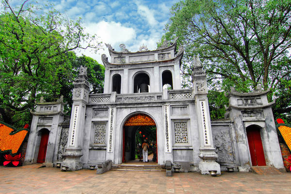 Văn Miếu Quốc Tử Giám biểu tượng giáo dục cổ xưa của du lịch Hà Nội