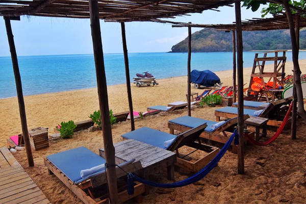 Thư giãn ở bãi Đầm Trầu khi du lịch Côn Đảo