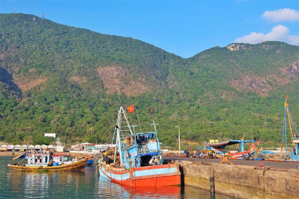 Cảng Bến Đầm khi du lịch Côn Đảo