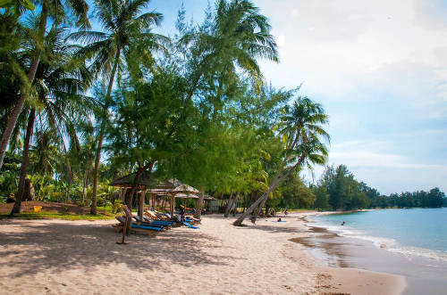 Thư giãn trên bãi biển Phú Quốc dịp Tết với nắng ấm áp