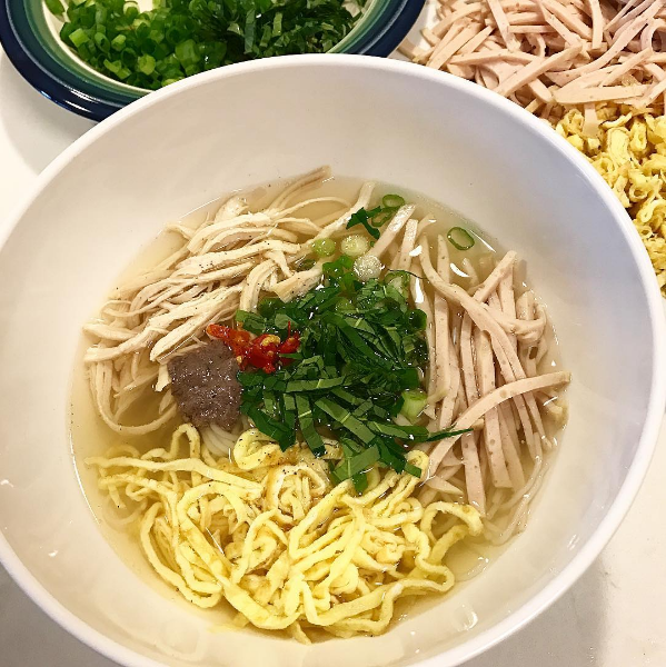 Bát bún thang ngon khiến nhiều người nhớ về Hà Nội