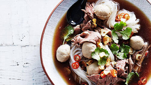 Guay teow rhua mì thuyền ẩm thực đường phố Bangkok
