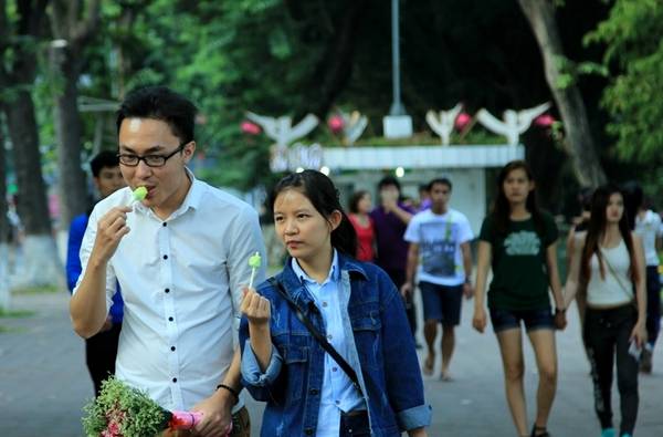 Không gian yên bình phố đi bộ Hà Nội