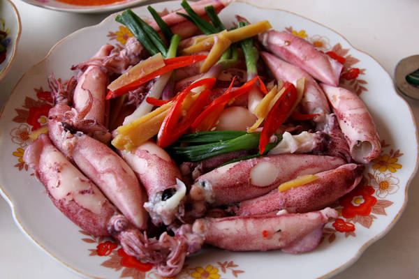 Mực trứng hấp - đặc sản đảo Nam Du