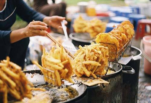 Bánh chuối món ăn đường phố Hà Nội ngày đông lạnh