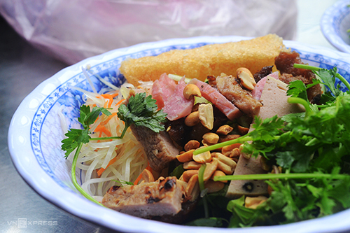 Bún nem nướng - món ăn đường phố Quy Nhơn