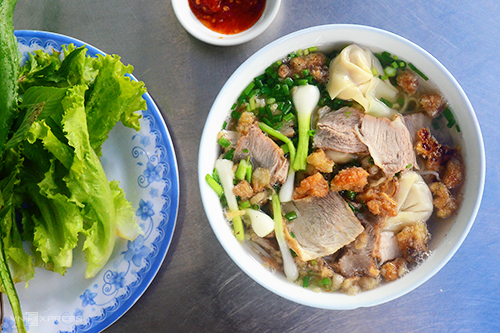 Hủ tiếu mì hoành thánh - món ăn đường phố Quy Nhơn
