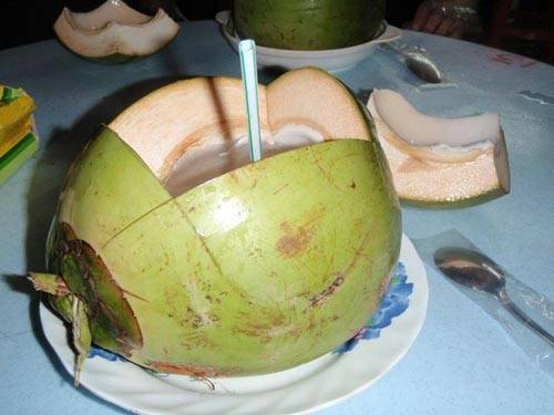 Nước dừa món ăn đường phố Phnom Penh tươi mát khắp thành phố