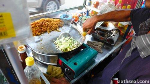 Mi char món ăn đường phố Phnom Penh được giới trẻ ưa chuộng