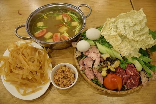 Lẩu riêu cua bắp bò chua thanh ngọt dịu