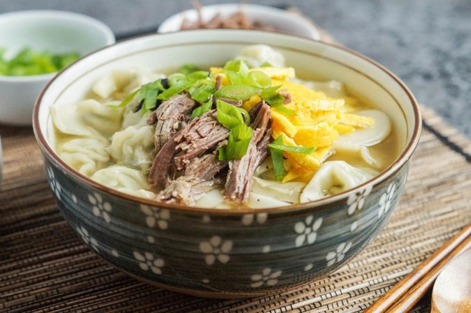 Súp manduguk và tteokguk món ăn Hàn Quốc mùa đông được yêu thích trong gia đình