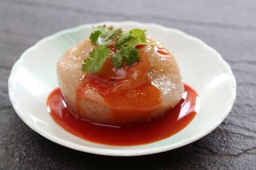 Thịt viên nhồi ở Hsinchu: Thành phố Hsinchu nổi tiếng với những món đặc sản như súp thịt lợn viên, mì gạo và thịt viên nhồi thập cẩm. Nếu tới đây, bạn không nên bỏ qua khu chợ đêm gần đền Chenghuang với nhiều món ăn đường phố hấp dẫn khác. Ảnh: Taiwan