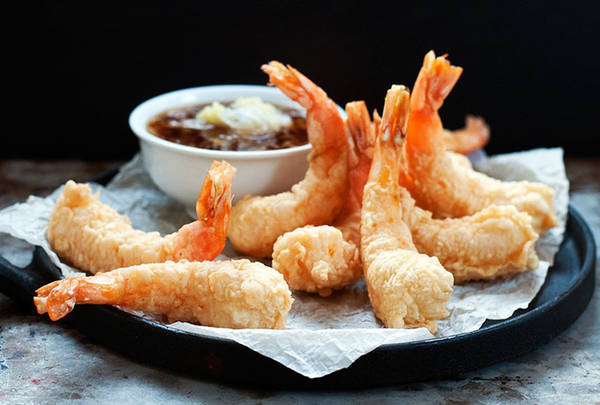 Tempura - món ăn Nhật Bản chiên giòn. Ảnh: Andrew Zimmern