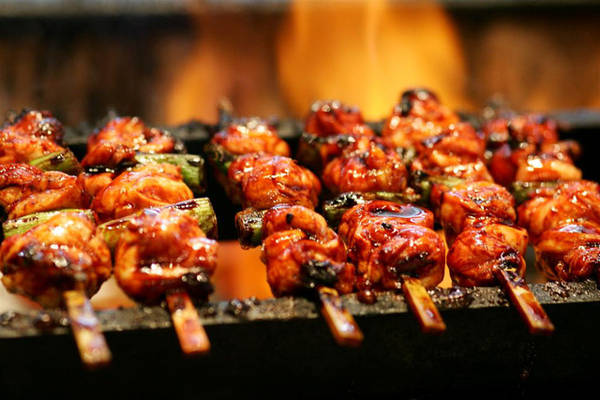 Yakitori - món ăn Nhật Bản từ thịt gà nướng. Ảnh: Travel deals – Dealsoffers