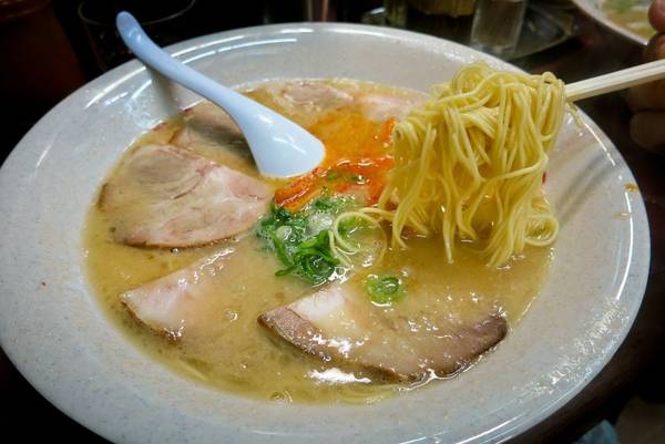 Ramen Kyoto Tenkaippin với nước dùng đậm đà từ xương gà hầm 14 tiếng