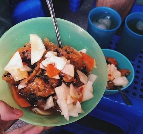 Bánh rán mặn món ăn vặt Hà Nội giá rẻ