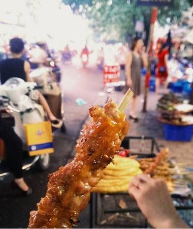 Thịt xiên nướng món ăn vặt Hà Nội