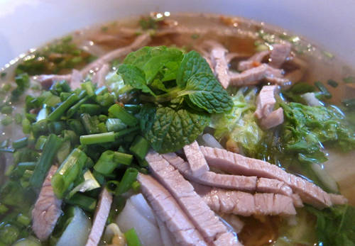 Mì Lào đơn giản - món ăn vặt Lào với rau thơm
