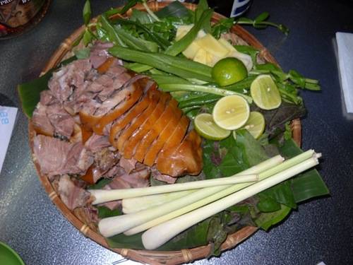 Thịt chó - món ăn Việt Nam gây tranh cãi với du khách nước ngoài