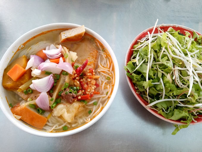 Bún chả cá Chợ Cồn Đà Nẵng nước dùng ngọt thanh
