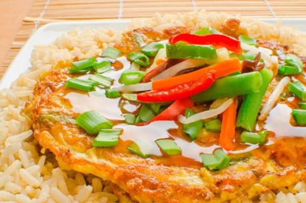Trứng chiên Tàu Egg Foo Young món kiểu Tàu