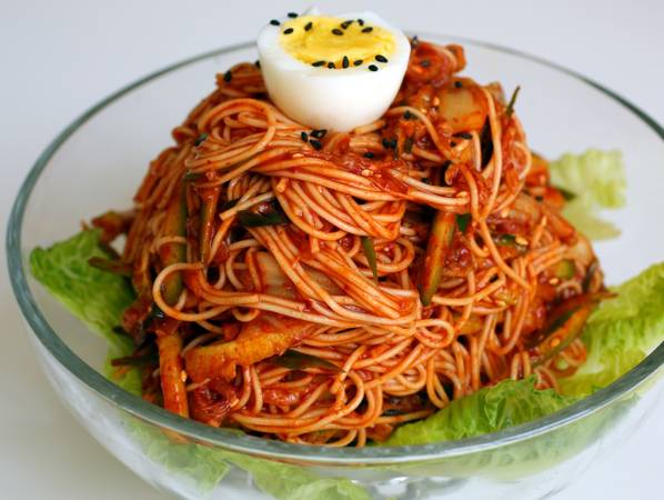 Du lịch Hàn Quốc - Món Kimchi Bibim Guksu – Mì trộn kim chi