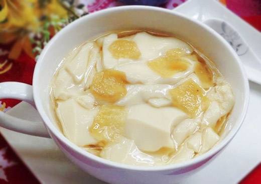 Tàu hủ nước đường là món ăn vặt đã có ở Việt Nam từ thuở còn phép vua thua lệ làng