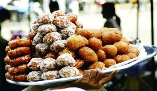 Bánh cam, bánh còng là những thức quà lớn lên cùng tuổi thơ ta
