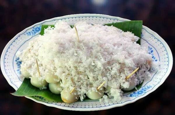 Mont Lone Yay Paw - món ngon đường phố Yangon giống bánh Mochi